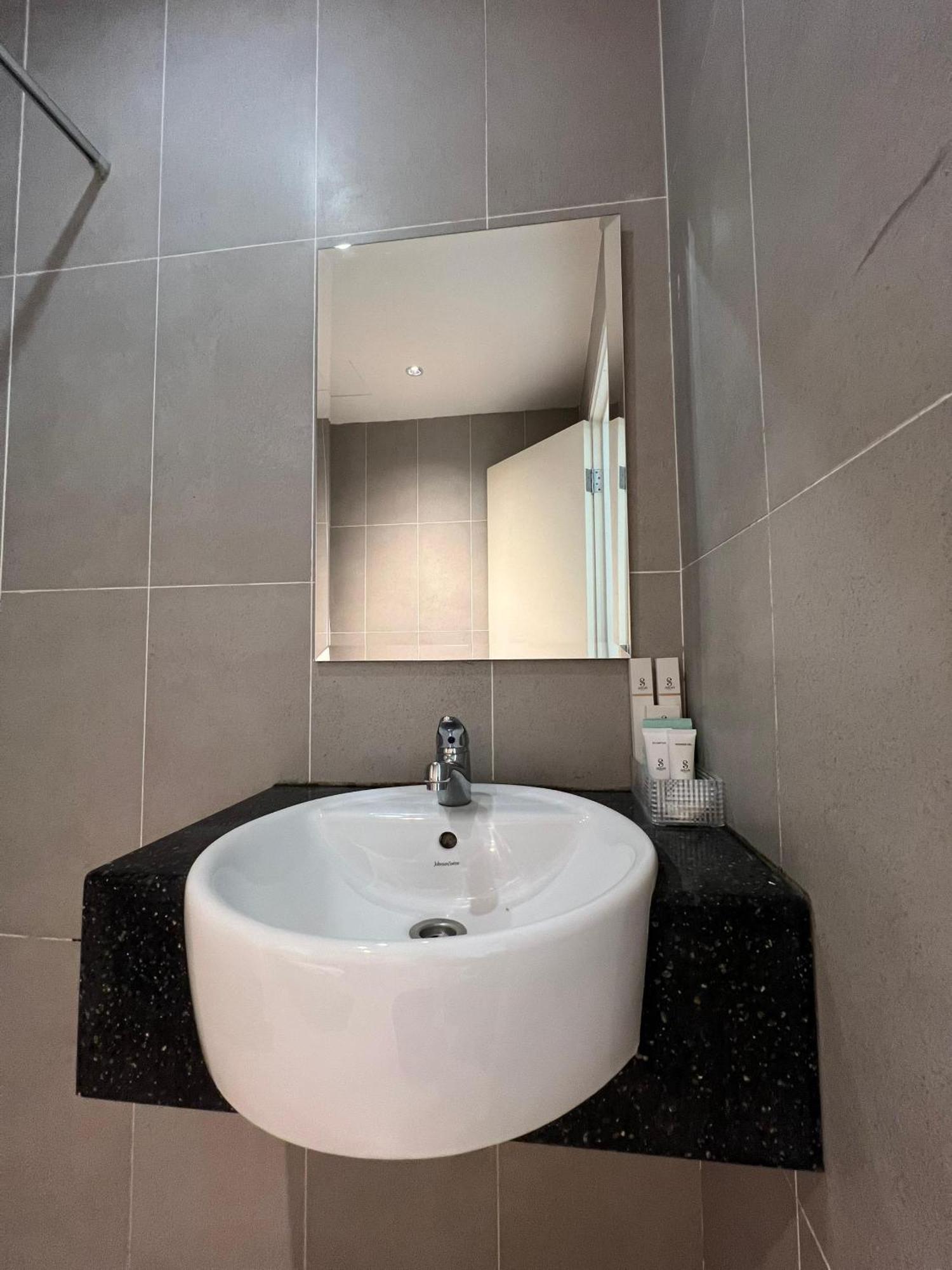 קוצ'ינג Serapi Verdure Hotel מראה חיצוני תמונה